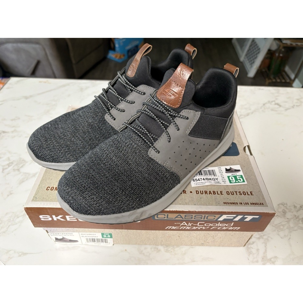 NIB Skechers Wide Fit Men's Sneakers with Air-Cooled Memory Foam Size 9.5